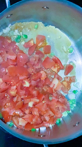 Added chopped tomatoes to the pot